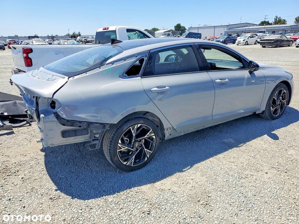 Kia K5 - 4