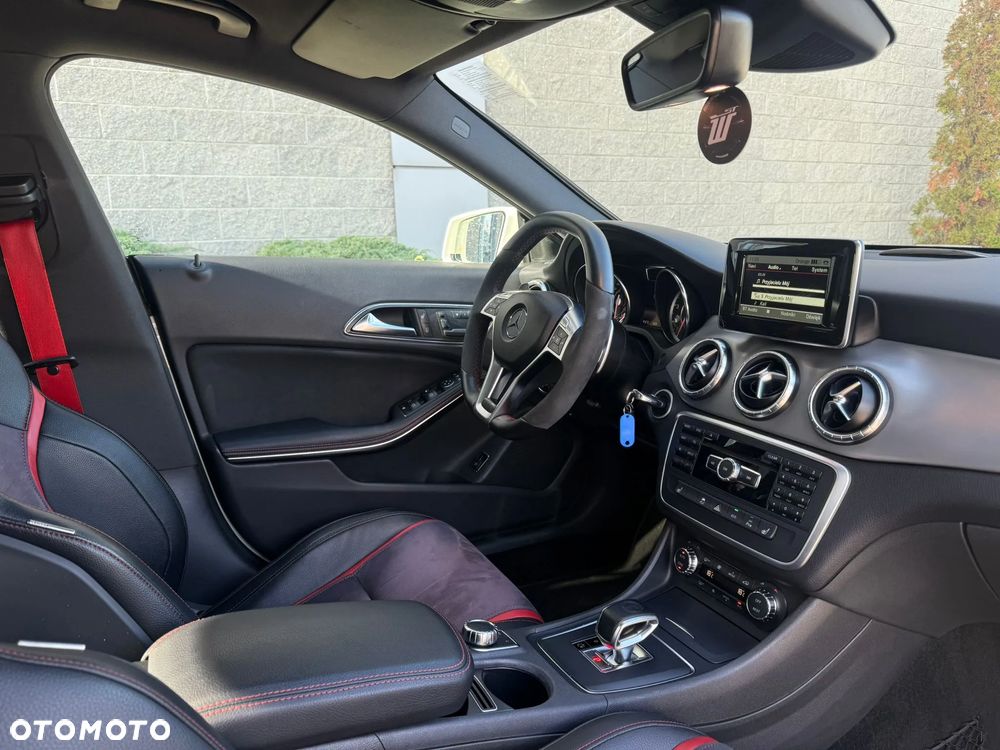 Mercedes-Benz CLA 45 AMG 4-Matic - 12