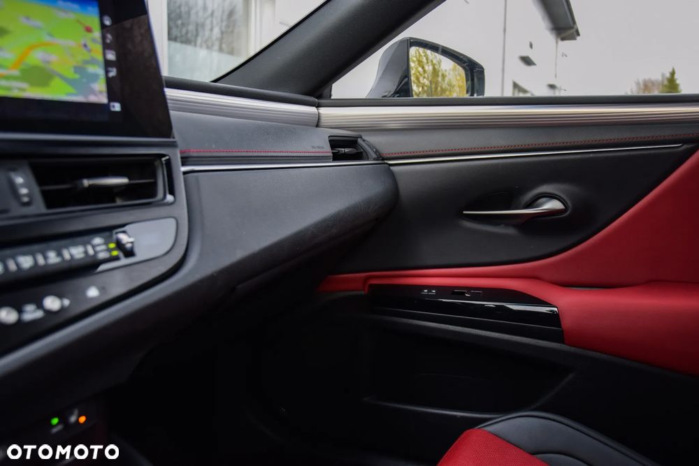 Lexus ES 300h F Sport Edition - 15