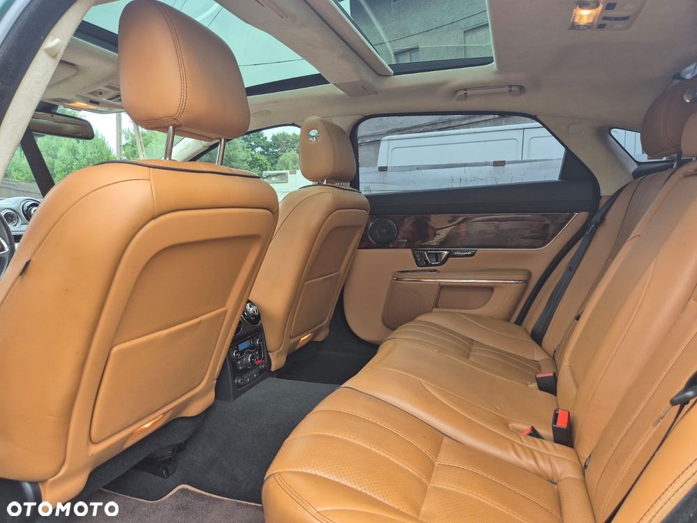 Jaguar XJ - 9