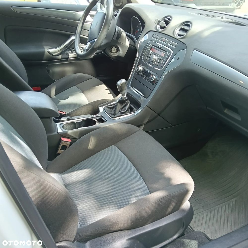 Ford Mondeo 1.6 T Ambiente - 8