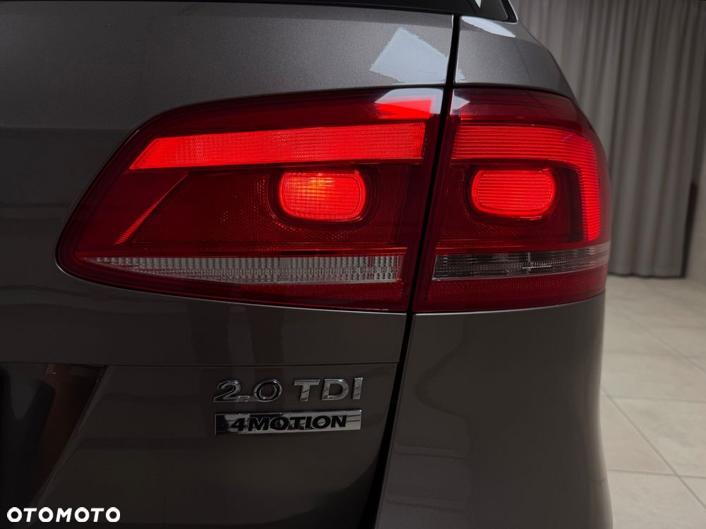 Volkswagen Passat 2.0 TDI 4Mot Highline - 25