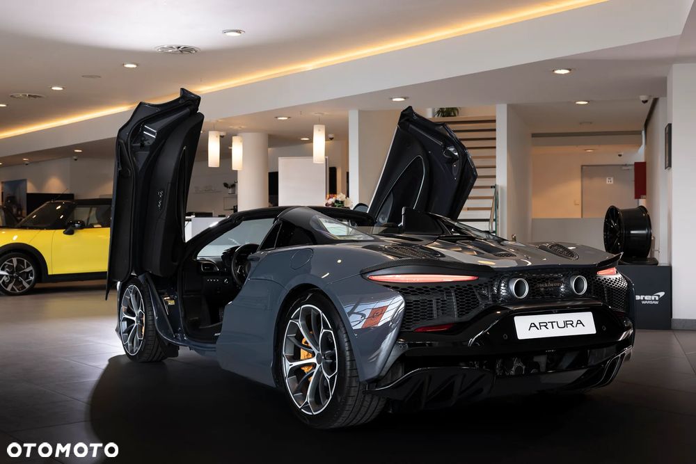 McLaren Artura - 3