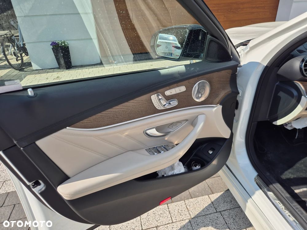 Mercedes-Benz Klasa E - 32