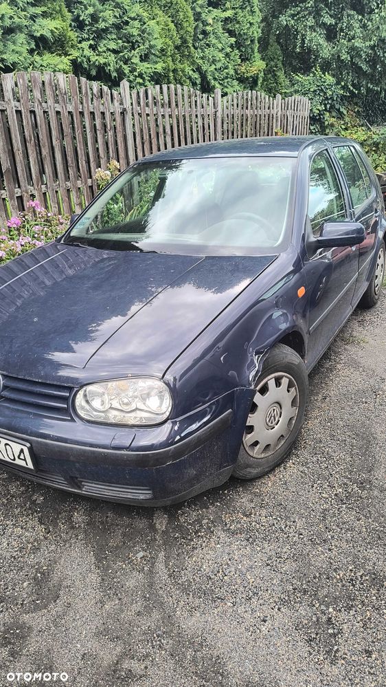 Volkswagen Golf - 1