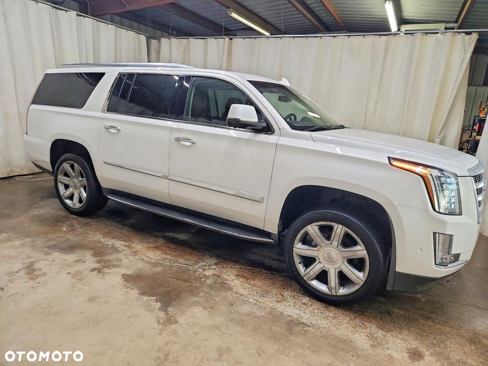 Cadillac Escalade - 3