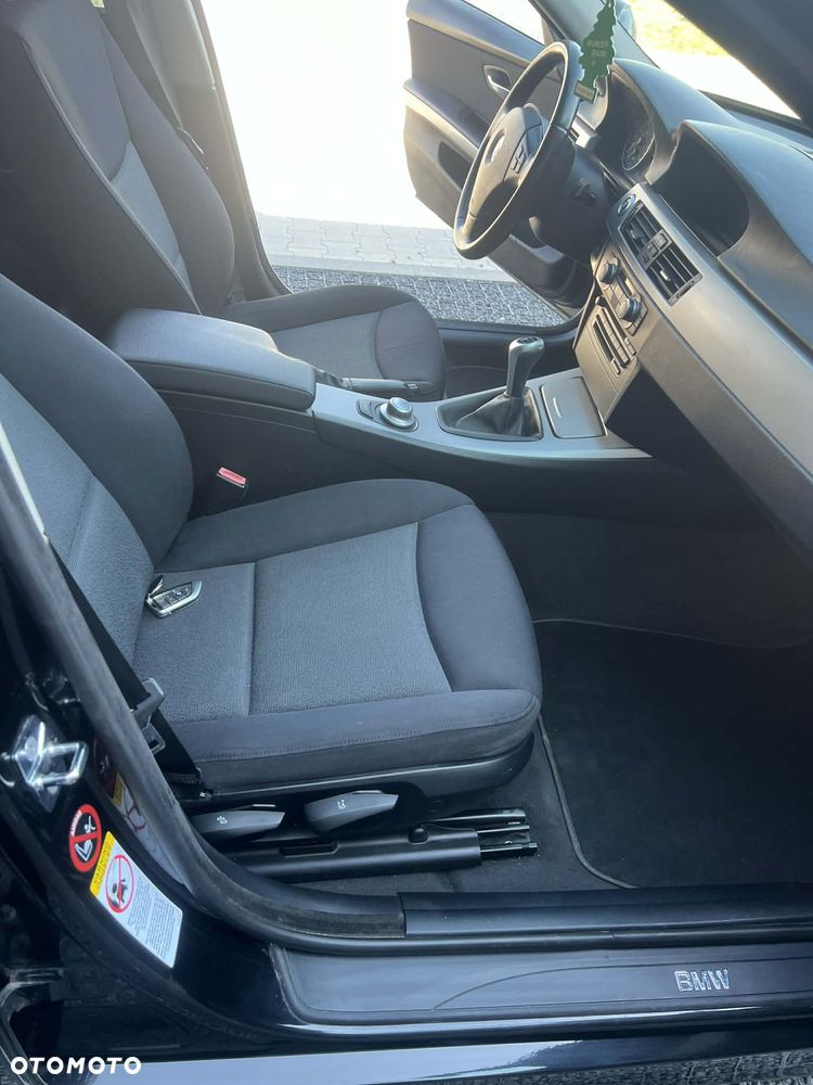 BMW Seria 3 318i - 5