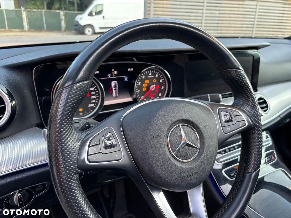 Mercedes-Benz Klasa E 250 9G-TRONIC - 21