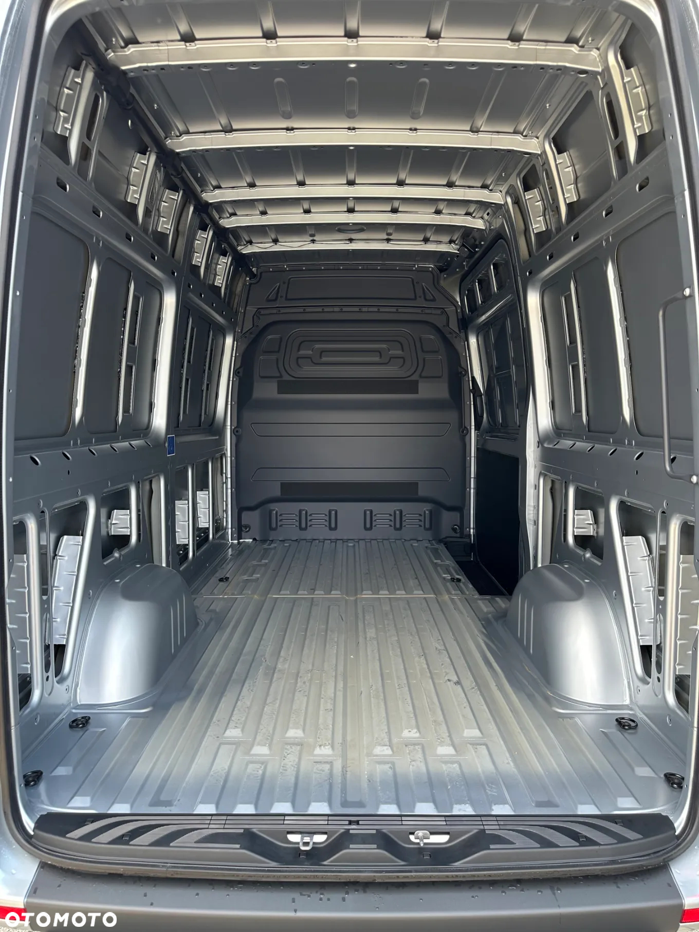 Mercedes-Benz Sprinter - 25