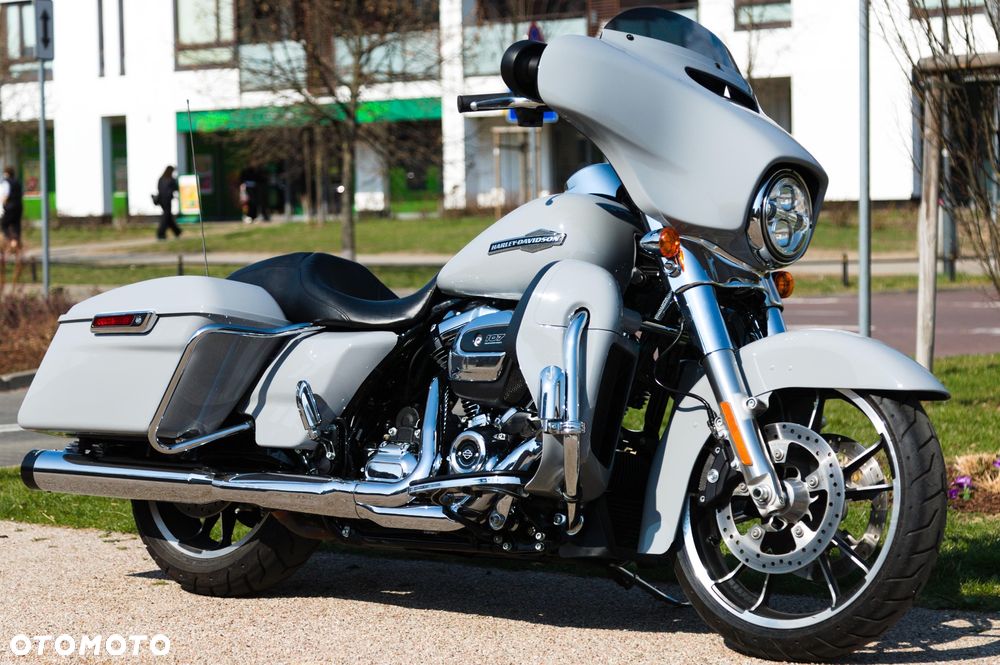 Harley-Davidson Touring Street Glide - 4