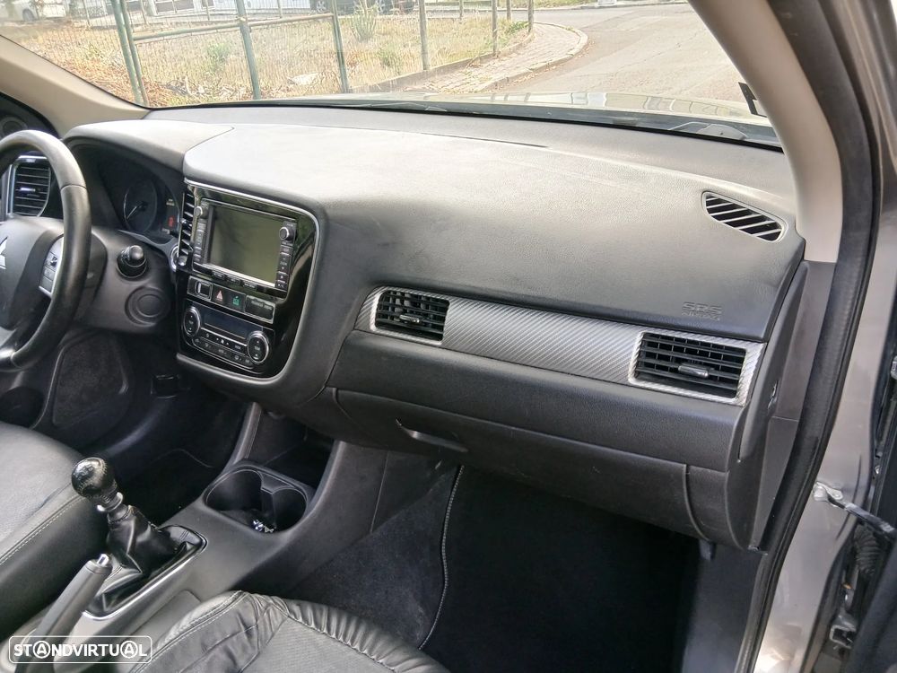 Mitsubishi Outlander 2.2 DI-D Instyle Navi - 41