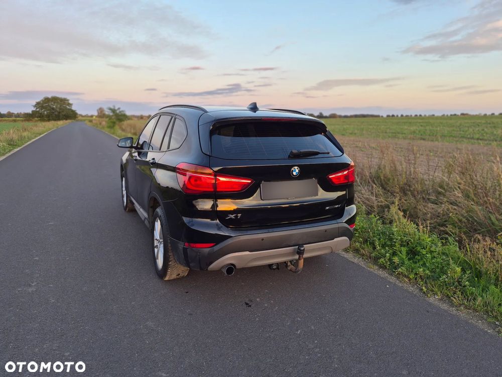 BMW X1 sDrive16d - 11