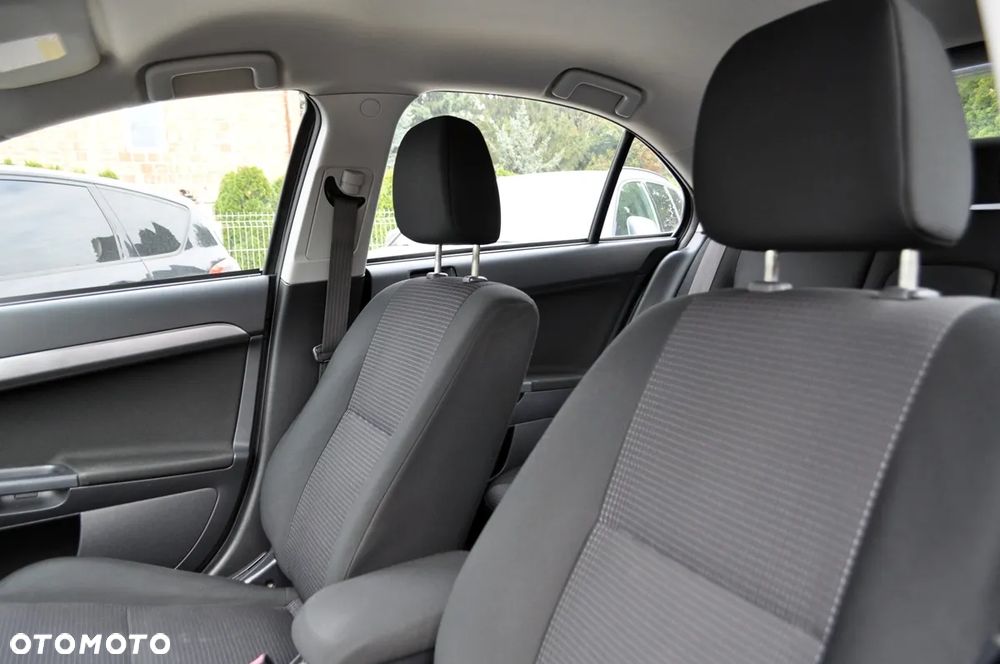 Mitsubishi Lancer 1.8 Inform LPG - 18