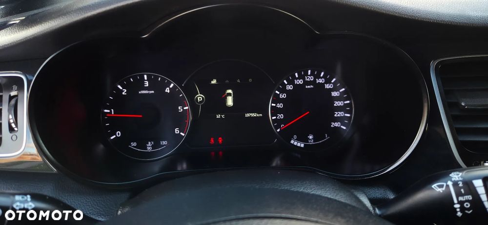Kia Carens 1.7 CRDi 141 ISG Vision - 25