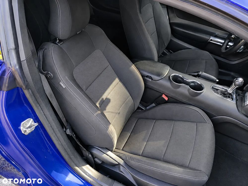 Ford Mustang 3.7 V6 - 10