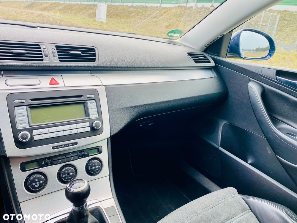 Volkswagen Passat 2.0 TDI Highline - 32