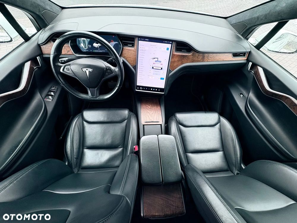 Tesla Model X - 28