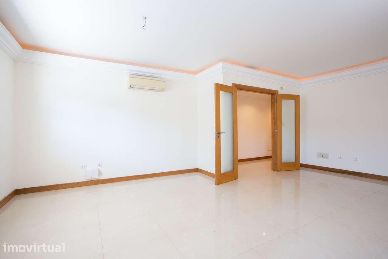 T3 com terraço para arrendamento na Quinta de São Gonçalo, Carcavelos - Grande imagem: 5/33