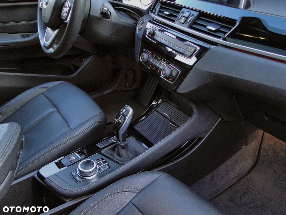 BMW X1 sDrive18i GPF xLine - 33