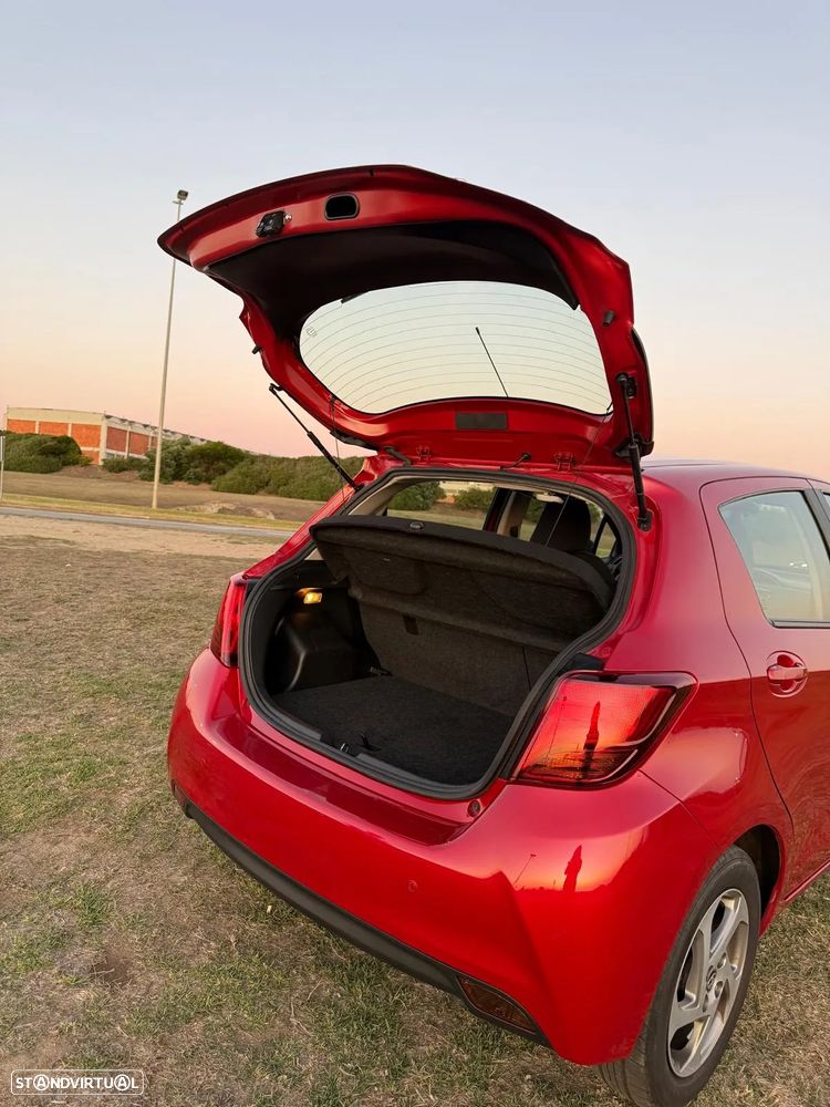 Toyota Yaris 1.5 HSD Exclusive+P.Luxury - 22