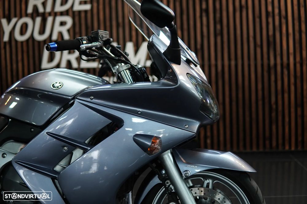 Yamaha FJR 1300 - 9