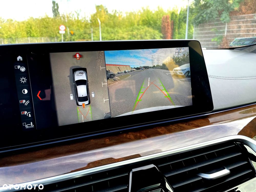 BMW Seria 5 M550i xDrive - 18
