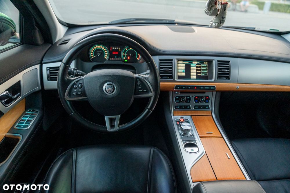 Jaguar XF 3.0 V6 D Luxury - 2