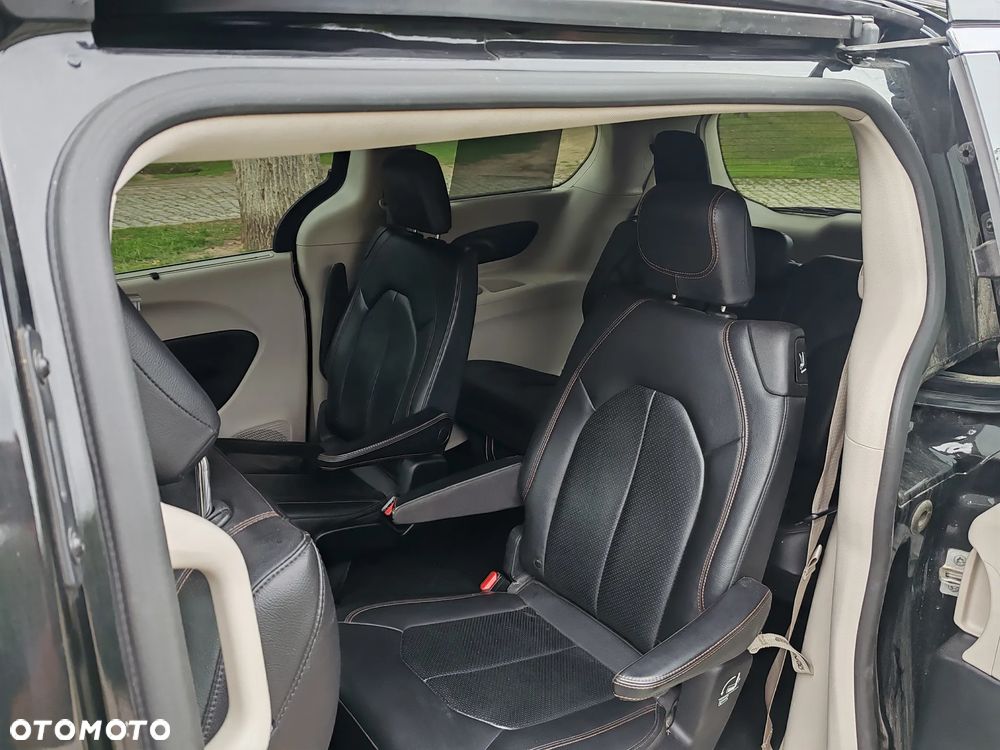 Chrysler Pacifica - 20