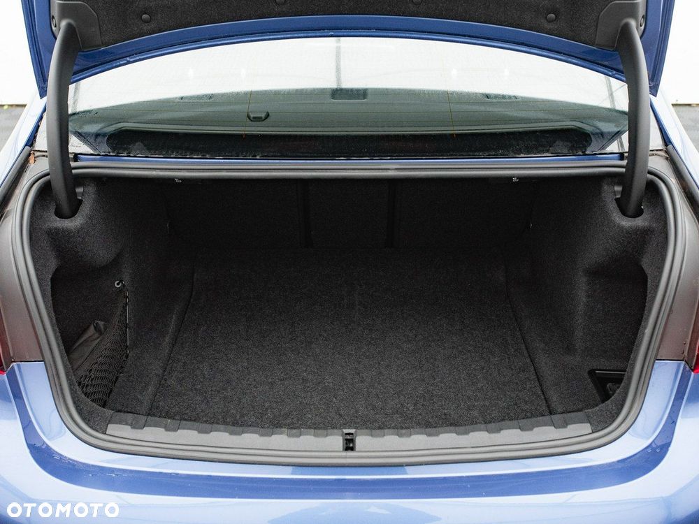 BMW Seria 3 318i M Sport - 26