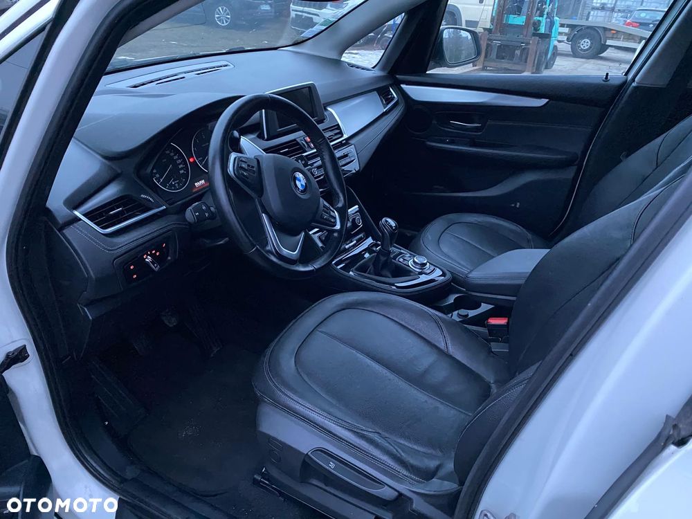 BMW Seria 2 216d - 5