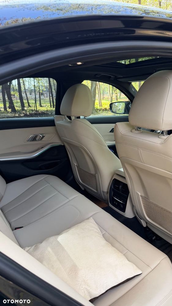 BMW Seria 3 330i M Sport - 8