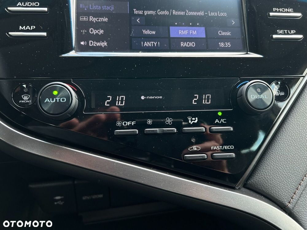 Toyota Camry 2.5 Hybrid Comfort CVT - 21