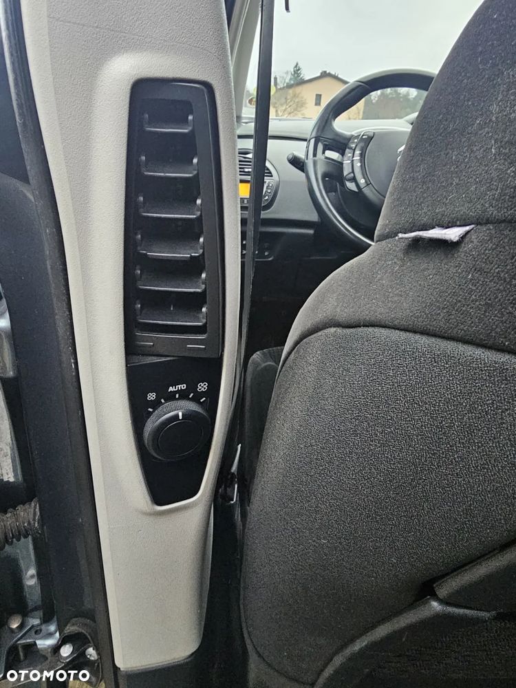 Citroën C4 Grand Picasso 2.0 16V 7-Sitzer EGS6 Exclusive - 18