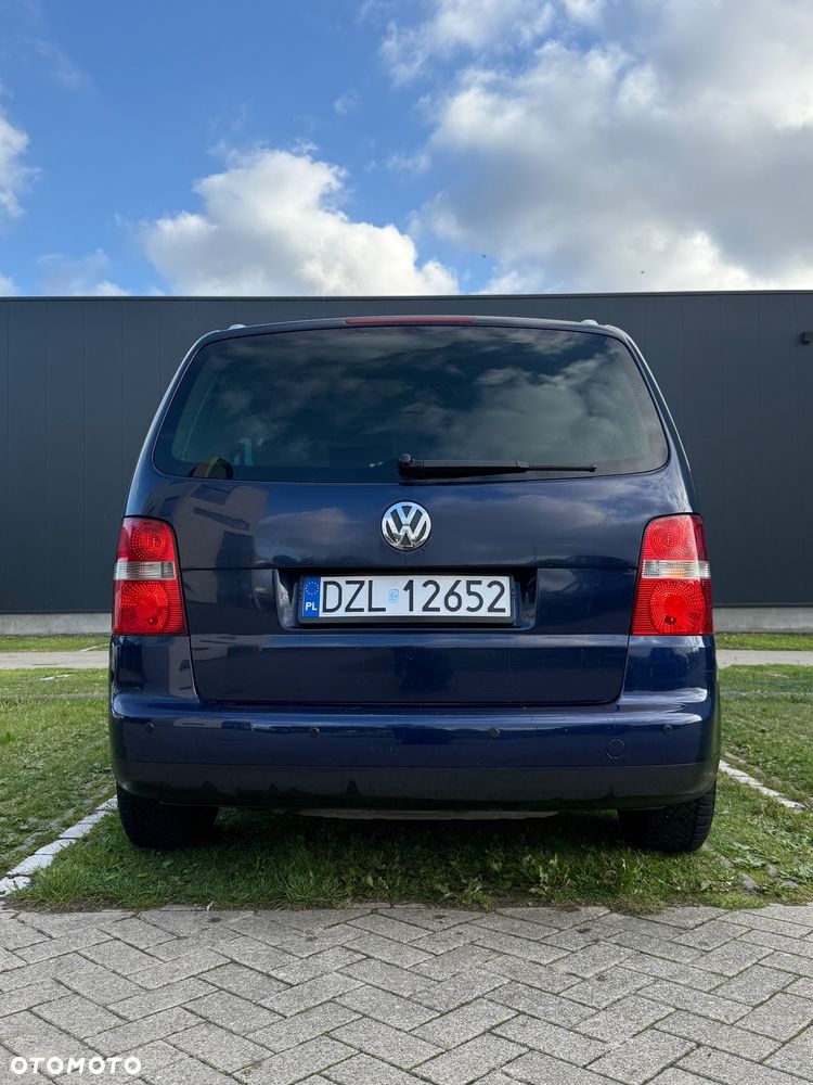 Volkswagen Touran 1.9 TDI Highline DSG - 4