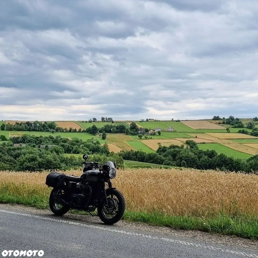 Triumph Bonneville - 6