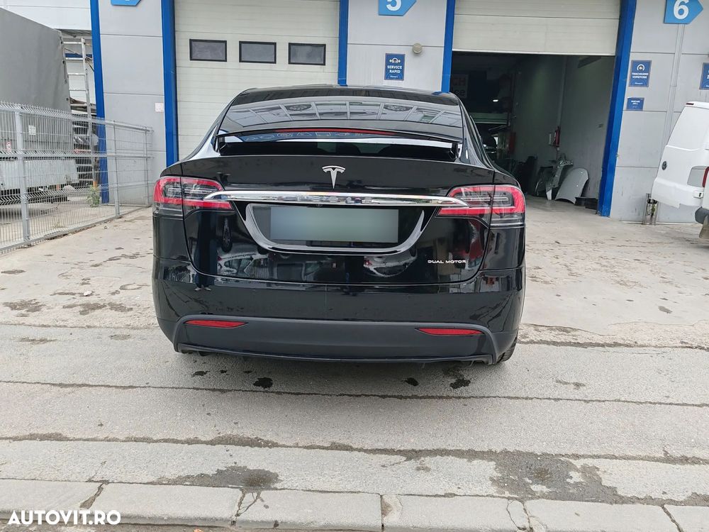 Tesla Model X - 26