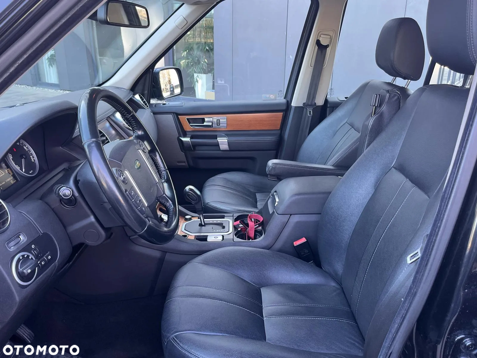 Land Rover Discovery IV 2.7D V6 HSE - 12