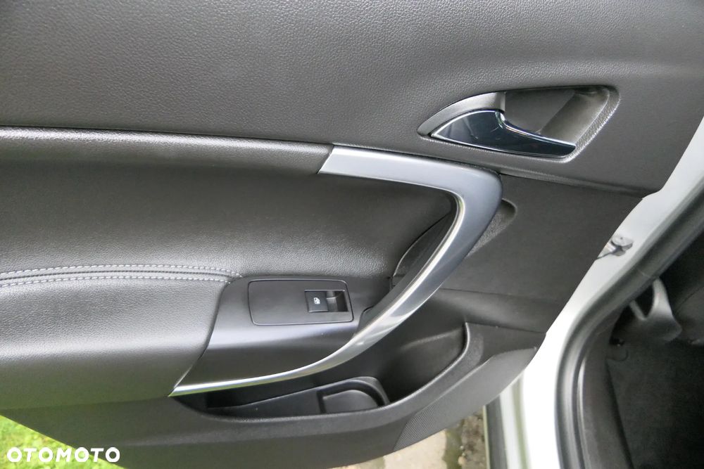 Opel Insignia 1.6 T Cosmo S&S - 30