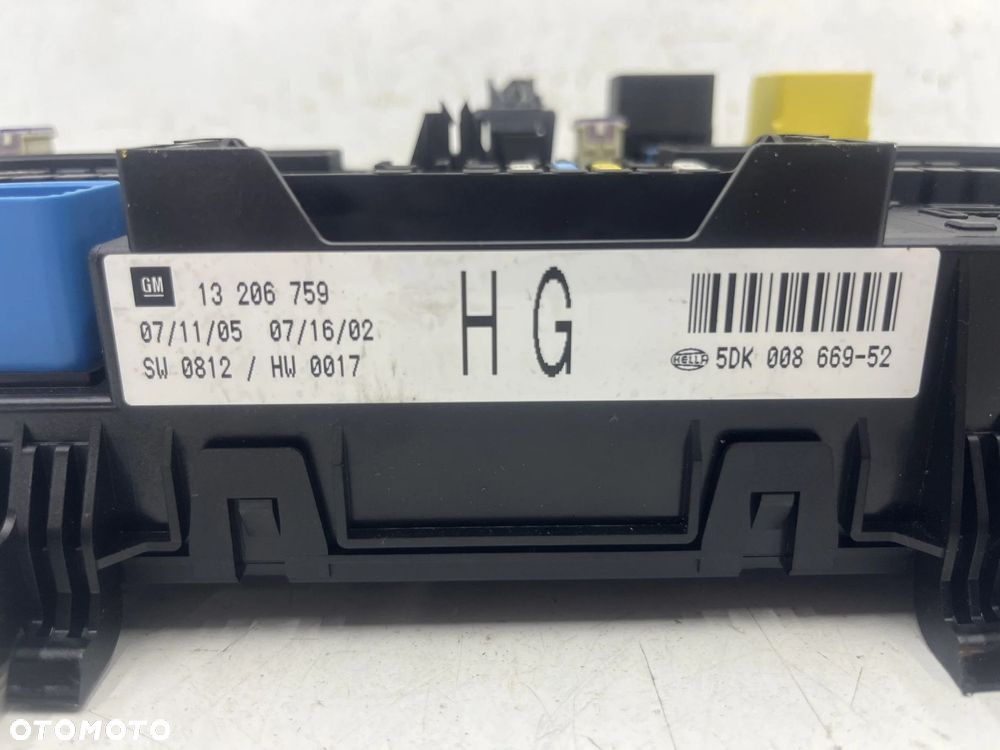 Skrzynka bezpieczników Opel Zafira B 05-14r. 13206759 moduł BSI - 5