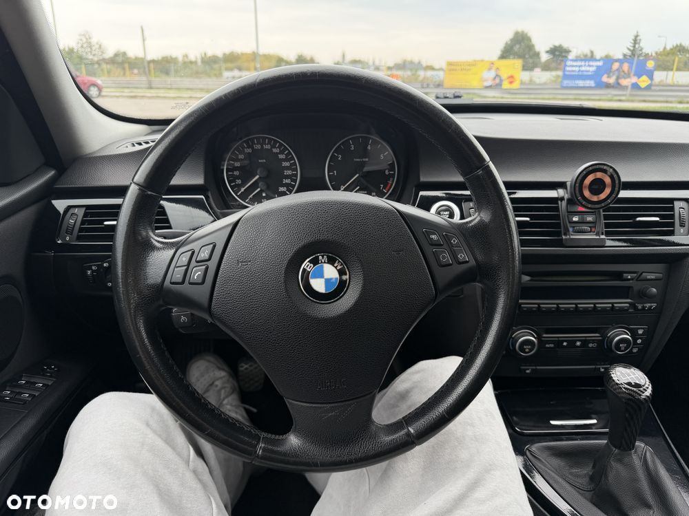 BMW Seria 3 318i - 10
