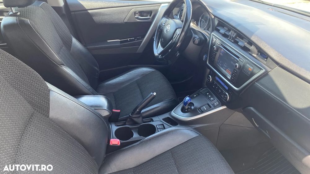 Toyota Auris 1.8 L VVT-i HSD Sol - 9