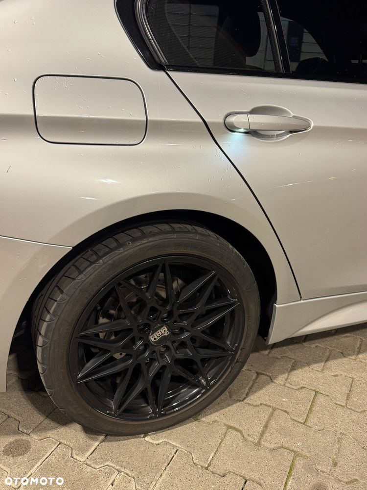 BMW Seria 3 328i Sport Line - 4