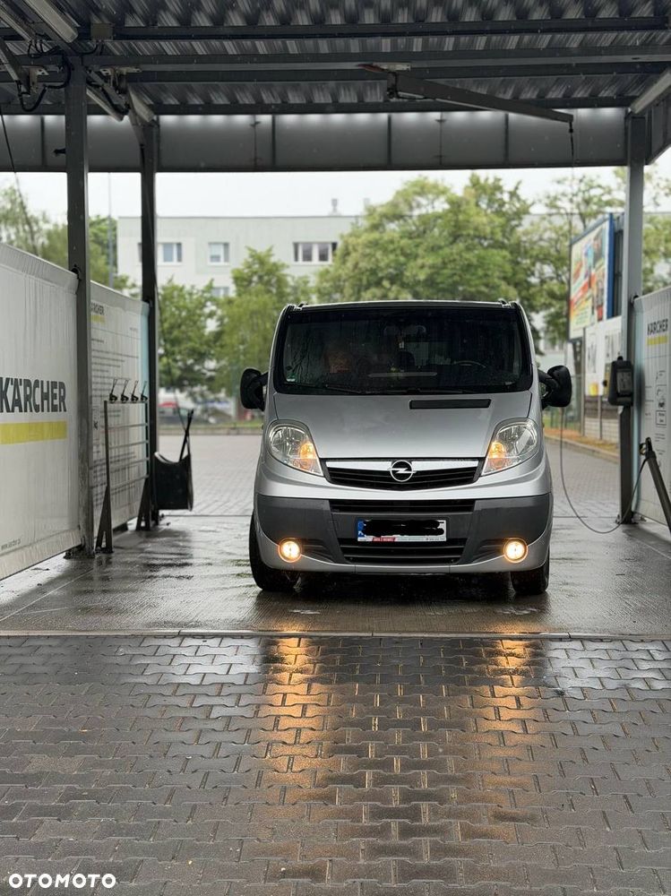 Opel Vivaro - 1