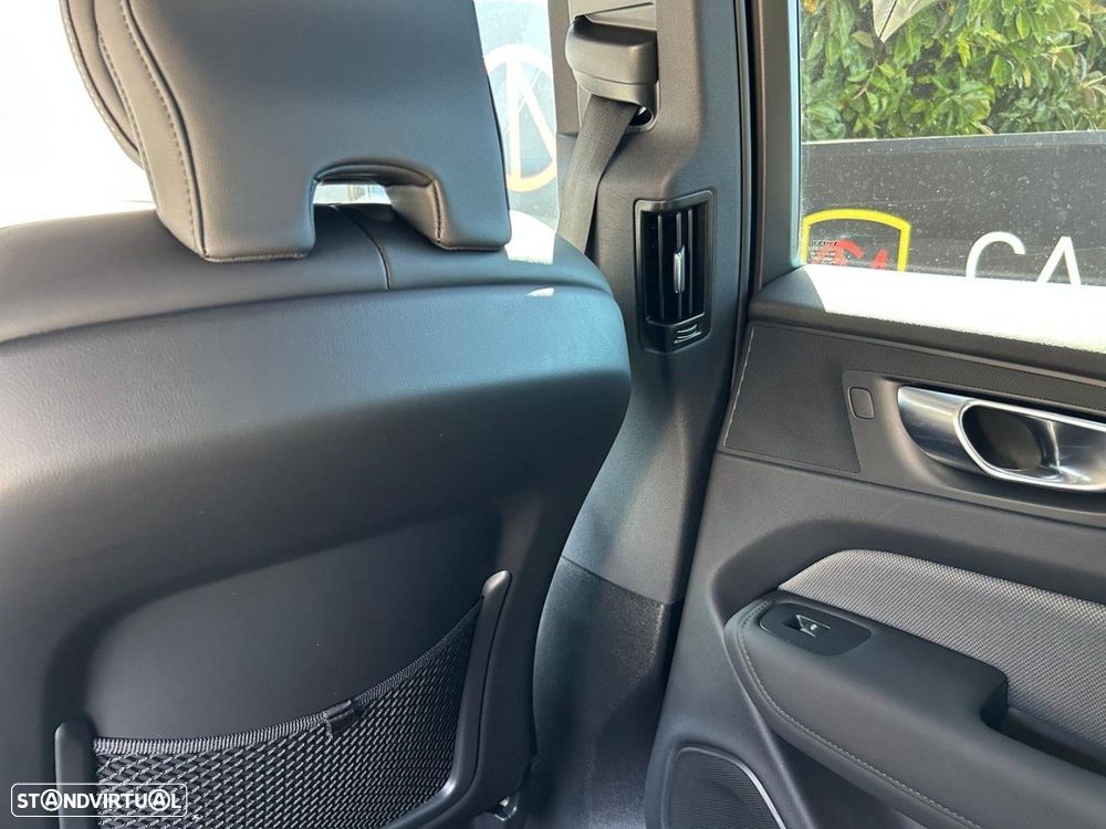 Volvo XC 60 2.0 T6 PHEV Black Edition AWD - 32