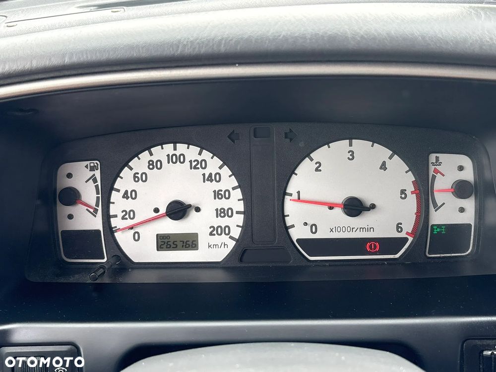 Mitsubishi Pajero Sport 2.5 TD+ Intense - 23
