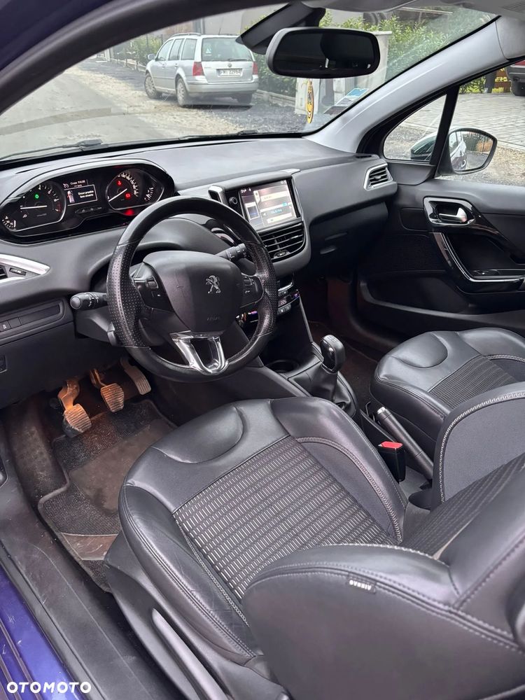 Peugeot 208 - 15