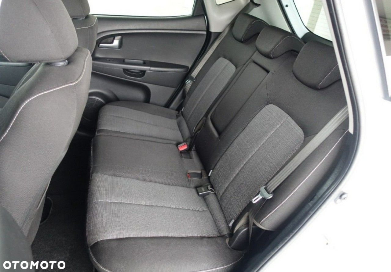 Kia Venga - 17