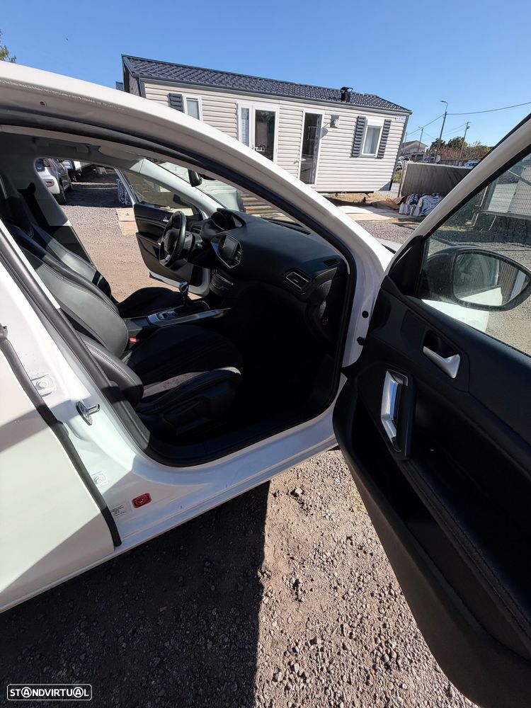 Peugeot 308 1.6 BlueHDi Allure J18 - 24