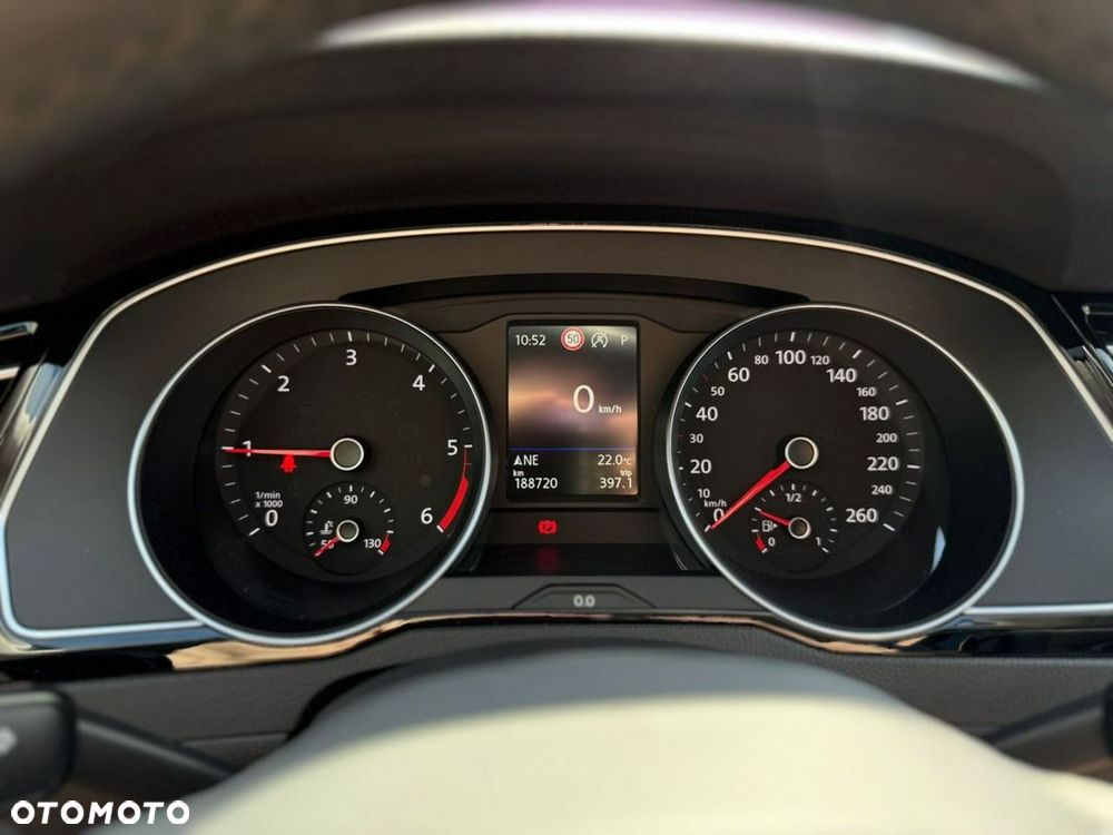 Volkswagen Passat - 21