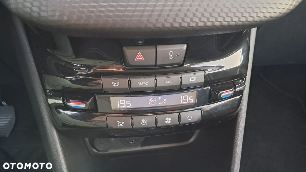 Peugeot 208 1.2 PureTech Allure - 12